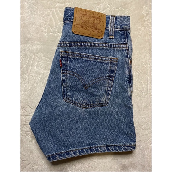 Vintage Levi’s Shorts - Picture 1 of 4
